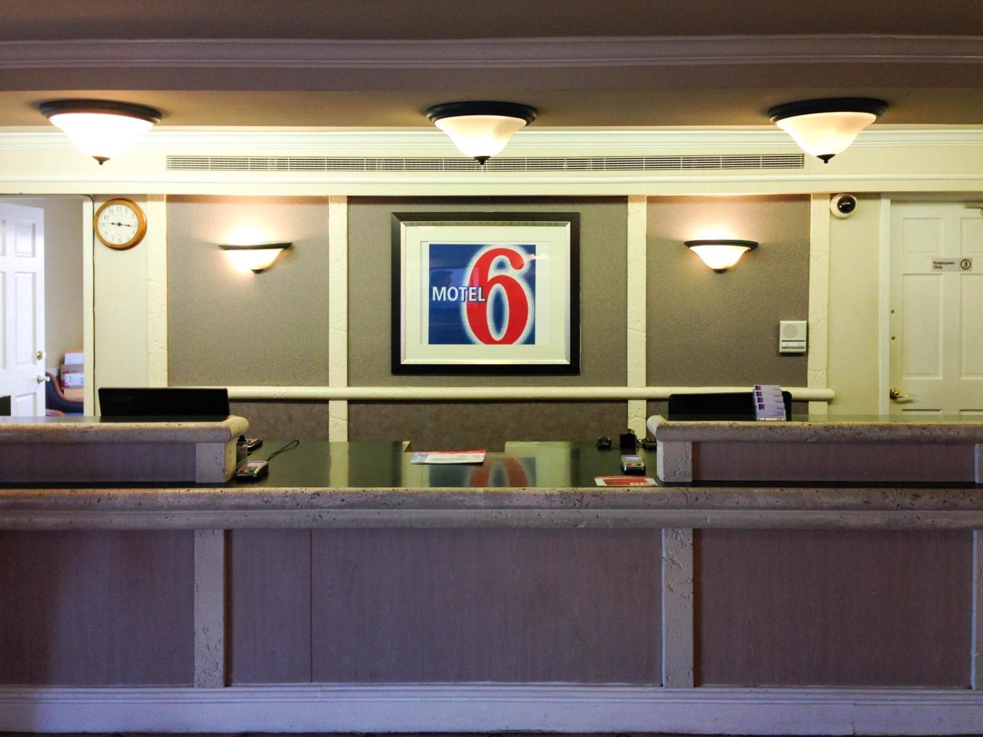 Motel 6-Monroe, La Exteriör bild